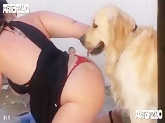 Con su perro al aire libre